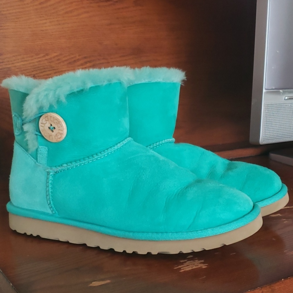 UGG Bailey Button minis